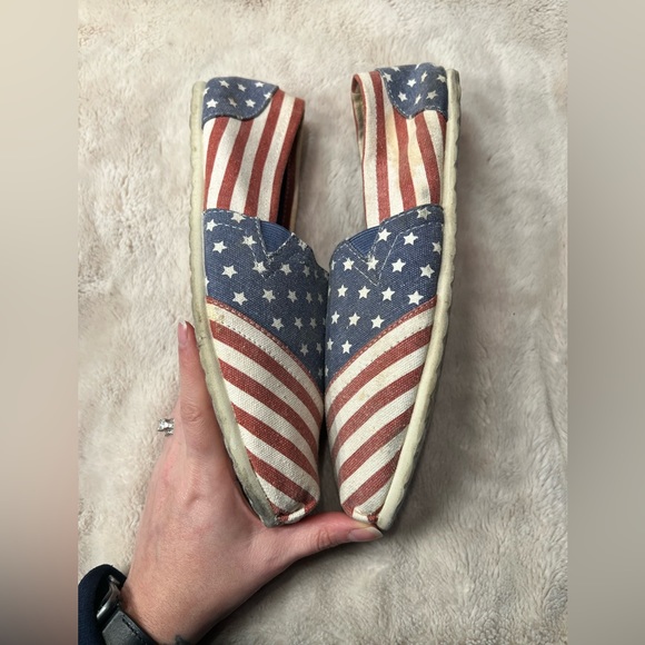 So size 9 American 4th of July flats - Picture 7 of 7